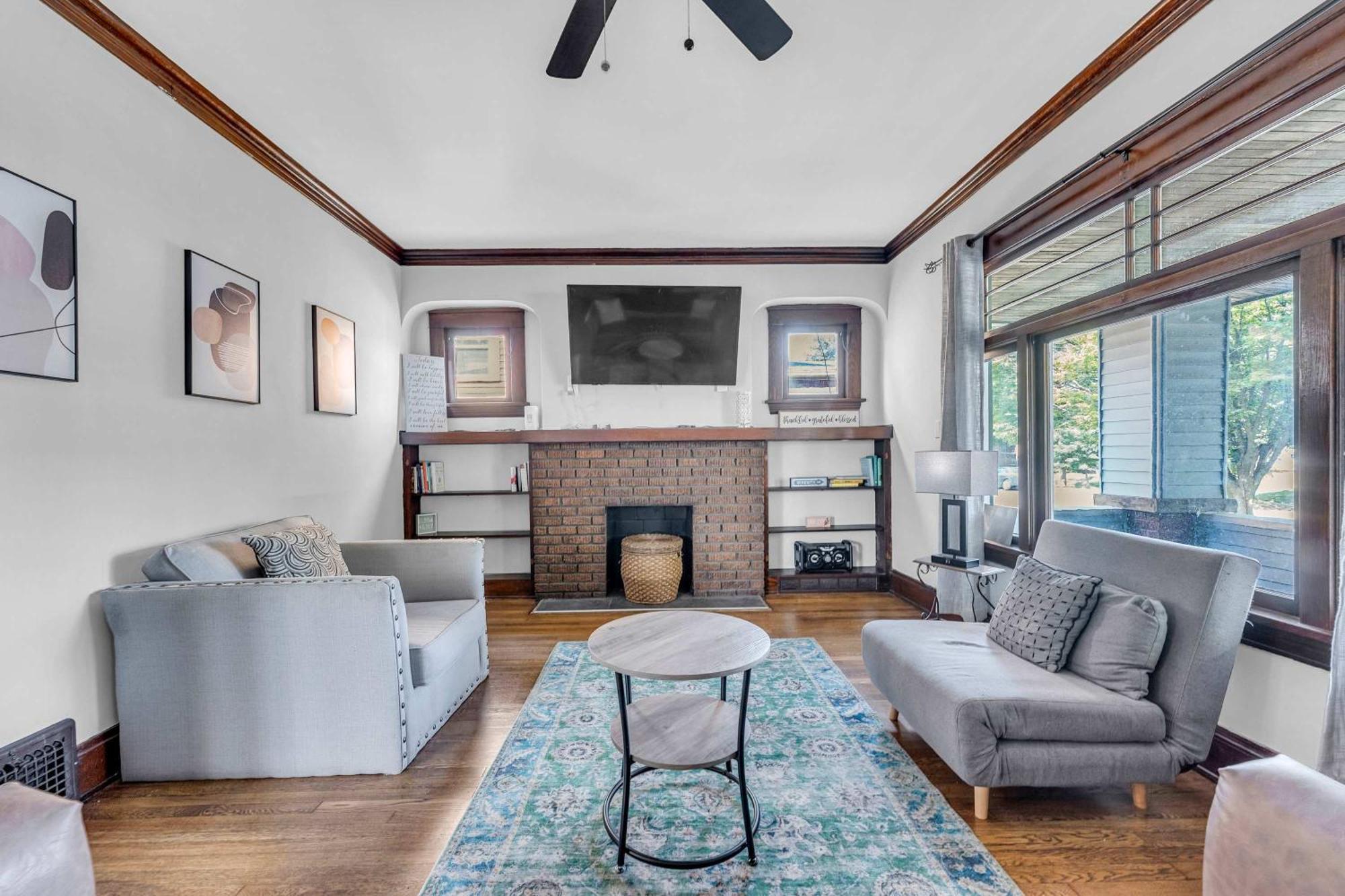 Beautifully Remodeled Duplex Apt In West Blvd Cleveland Exterior photo